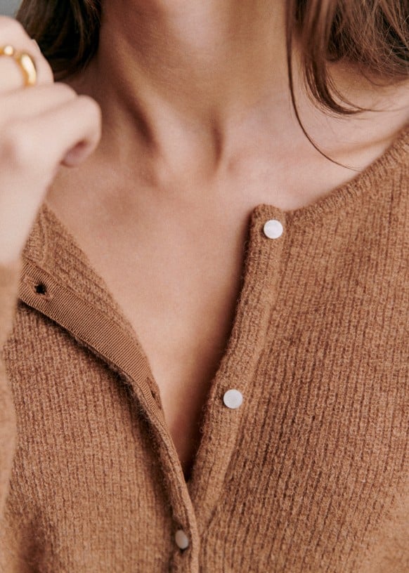 ELOISE – CLASSIC BUTTON-DOWN CARDIGAN