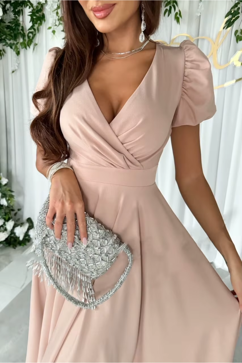 Anika - Elegant V-Neck Midi Dress