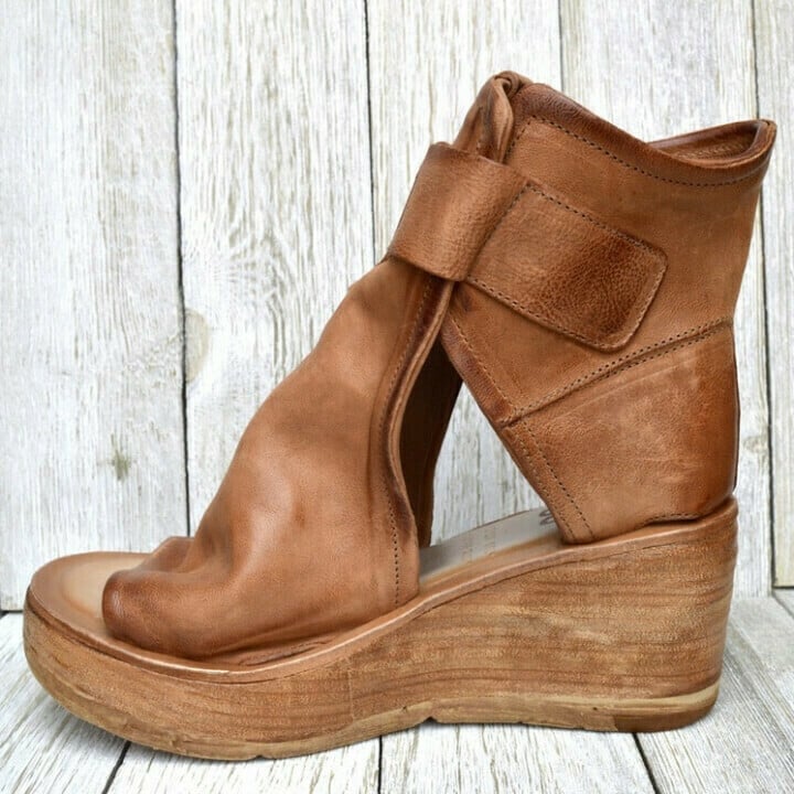 Ariana™ - Bold Buckle Wedge Sandals