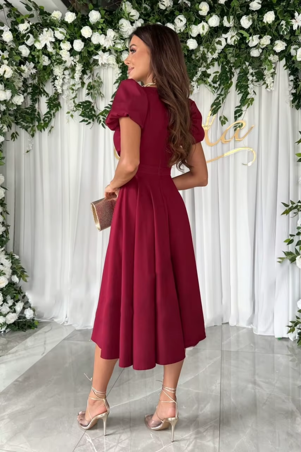 Anika - Elegant V-Neck Midi Dress