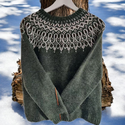 Aurora – Winter Sweater with Refined Round-Knit Shoulder Detail