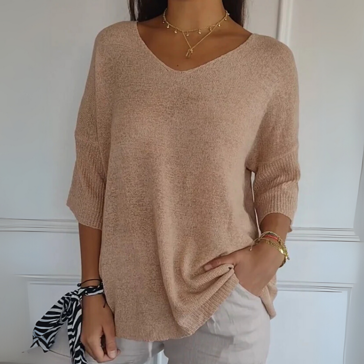 Aida | Lightweight Shirt with V-Neck