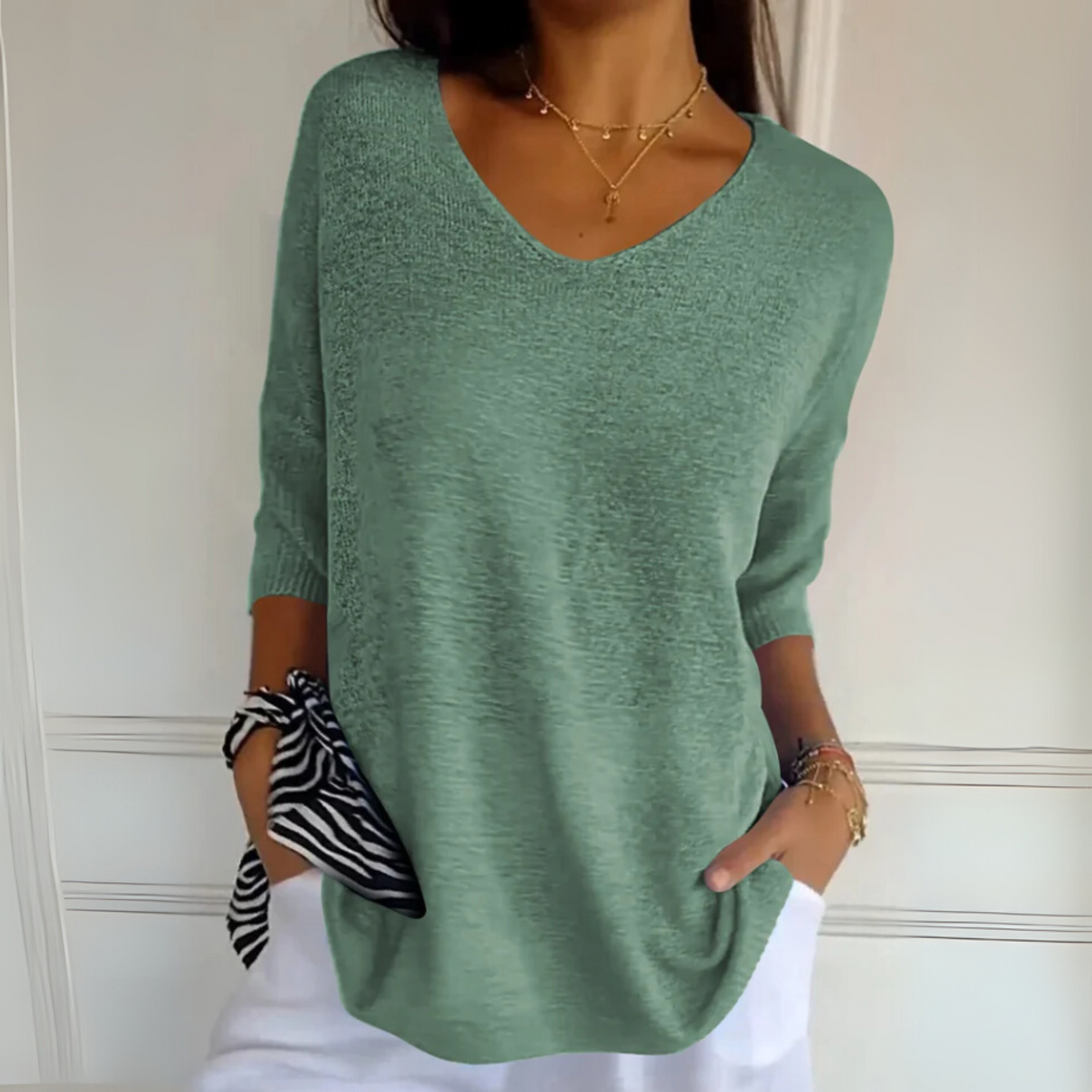 Aida | Lightweight Shirt with V-Neck