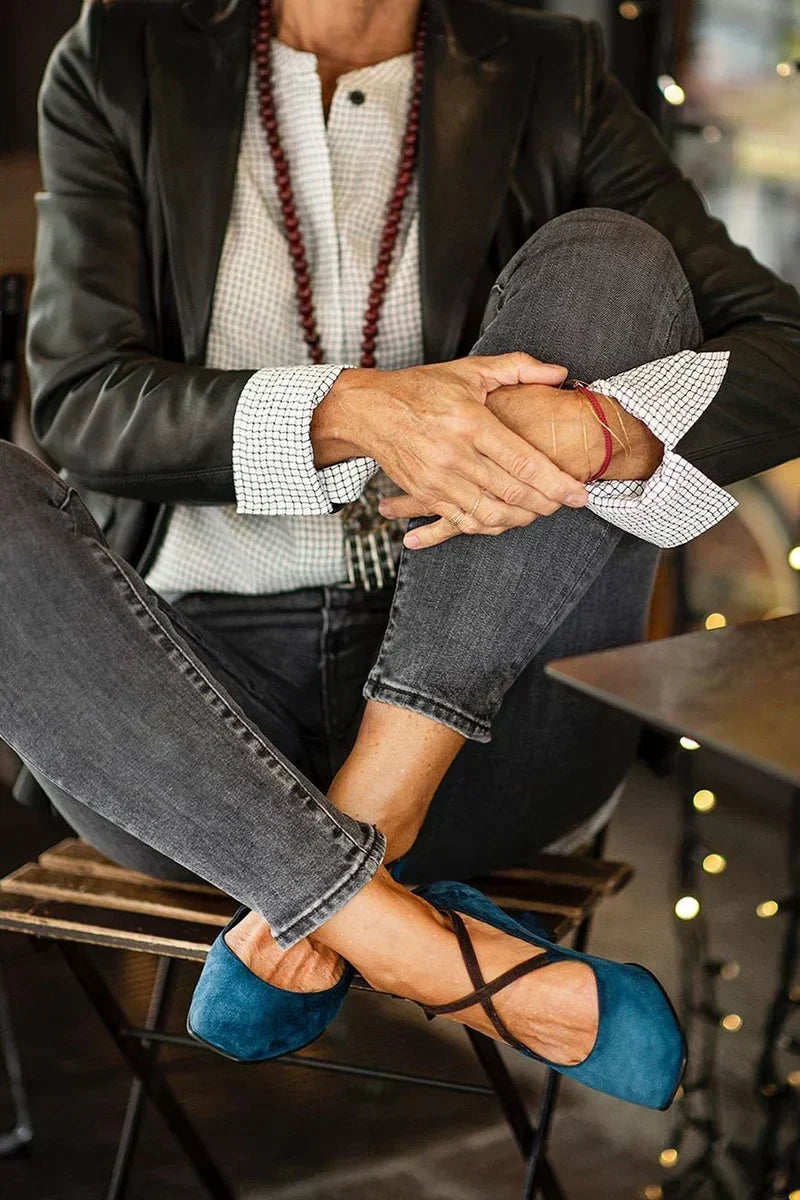 CROSS-STRAP PUMPS